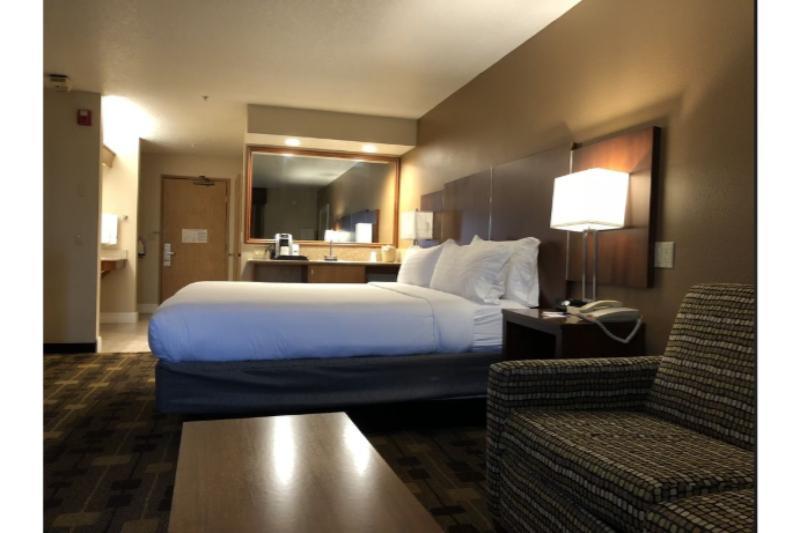 Holiday Inn Express Corning By Ihg Exterior foto